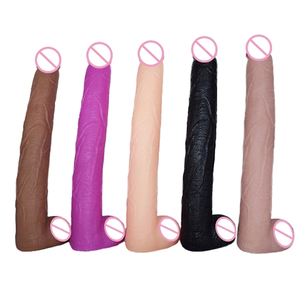 20-yillarning erotikasi Xotinlar kokraklarini bogda qovurishmoqda.