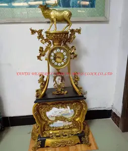 西洋の古典的な真鍮の時計真鍮の黄金の鹿の装飾的な床時計