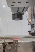 Imprimante de marquage Laser à fibre aluminium fer blanc peut boire bière en ligne Date codage surveillance Date Code Inspection OCR 12000 CPH
