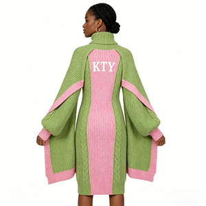 Abito <span class=keywords><strong>in</strong></span> <span class=keywords><strong>Maglia</strong></span> Oversize Personalizzabile con Collo Alto e Maniche a Mantella, Bicolore Rosa e Verde, Stile Maglione Intrecciato - Product Image 2