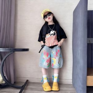 Set di Abbigliamento per Ragazze Adolescenti Estate 2026, T-shirt Nera e Rosa con Patch a Maniche Corte + Pantaloncini in Denim Stampati, Set 2 Pezzi - Product Image 3