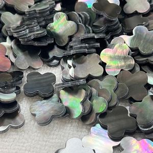 Gemmes Dong Shi de haute qualité prix d'usine pierre de trèfle à quatre feuilles en coquille grise en vrac - Product Image 4