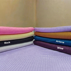 ผ้าโพลีเอสเตอร์ 100% สีสันสดใส ลายตาราง - 220 GSM กว้าง 60 นิ้ว ผ้าทอลายวาฟเฟิล พร้อมลวดลายตารางทันสมัยเพื่อความมีสไตล์ - Product Image 3