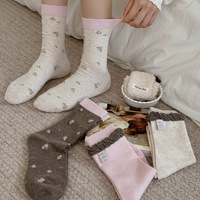 Chaussettes florales pour femmes, chaussettes mi-mollet polyvalentes, chaussettes en coton sans couture de couleur brun rosé