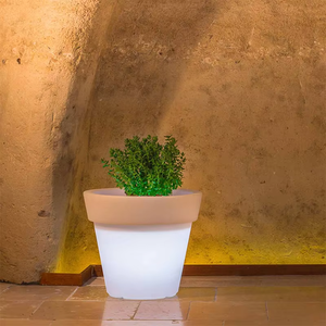 Grands pots modernes en plastique PE pour plantes et fleurs Planteur extérieur à changement <span class=keywords><strong>de</strong></span> couleur illuminé par LED État d'utilisation du sol - Product Image 2