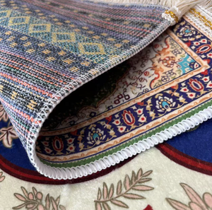 Tapis de prière portable en soie glacée antidérapant et lavable pour le Hajj, idéal pour l'avion et la maison – Articles ethniques musulmans - Product Image 4