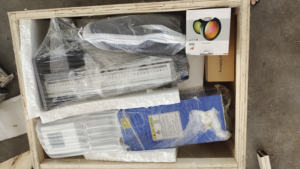 Machine de marquage laser UV à refroidissement par air 5W avec source laser Gainlaser lentille 300*300mm utilisée pour la gravure de bouteilles en verre cristal - Product Image 2