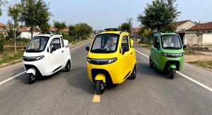 Mini tricycle N3 avec 3 sièges fermés, batterie 1500W 72V pour la mobilité urbaine - Product Image 4