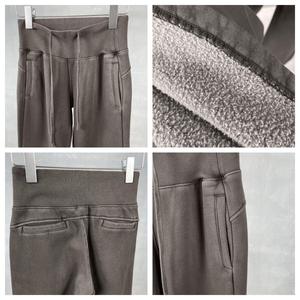 <span class=keywords><strong>Pantaloni</strong></span> invernali 400g in peluche a <span class=keywords><strong>vita</strong></span> <span class=keywords><strong>alta</strong></span> Y2k <span class=keywords><strong>pantaloni</strong></span> morbidi a forma svasata <span class=keywords><strong>pantaloni</strong></span> della tuta svasati da <span class=keywords><strong>donna</strong></span> <span class=keywords><strong>pantaloni</strong></span> alla moda da <span class=keywords><strong>donna</strong></span> - Product Image 3