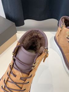 Botas de nieve cálidas, con cordones, antideslizantes, forradas de piel de oveja de alta calidad, hechas a medida, para caminar de forma casual y actividades al aire libre. - Product Image 2