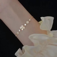 Bracelet pour femme style influenceur avec pierre œil-de-chat et trèfle à quatre feuilles, plaqué or, multi-pierres, cadeau pour meilleures amies