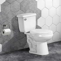 WC classique à chasse d'eau par gravité, à poser au sol, avec siège en bois vintage, WC en deux pièces