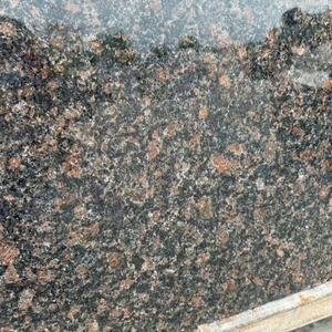 Demi-dalles de granit brun poli classique indien pour comptoirs de propriétés de prestige et carreaux extérieurs de centres commerciaux - Product Image 2