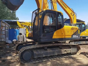 Excavadora de cadenas Hyundai 220LC-9S de segunda mano, modelo 2022, 22 toneladas, excelente estado, con motor, bomba y transmisión. - Product Image 2