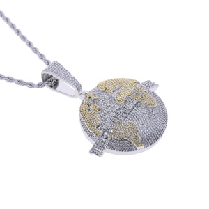 Collana con Ciondolo Mappa del Mondo Bicolore con Scritta 'Il Mondo è Mio', Gioielli Hip Hop da Uomo con Charm CZ Luccicante - Product Image 5