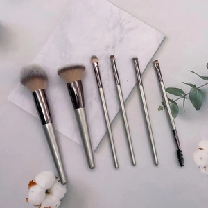 YRX Premium PBT Makeup Brushes Oem Custom Logo Makeup Brush Set Face Cream Power Foundation Brushes In Packaging - Product Image 3