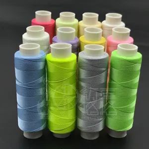 Polyester Glow karanlık dikiş ipliği aydınlık dikiş kitleri ev dikiş aksesuarları için % el nakışı dayanıklı iplik