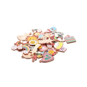 Pendentifs en métal pour bijoux, petits charms colorés style Instagram pour accessoires DIY, lettres joyeuses, smileys, arc-en-ciel, cœurs - Product Image 2