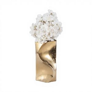 Jarrón Decorativo de Metal Hecho a Mano de Primera Calidad, Diseñado para Diseñadores de Interiores y Estilistas del Hogar que Buscan Piezas de Decoración Elegantes - Product Image 1