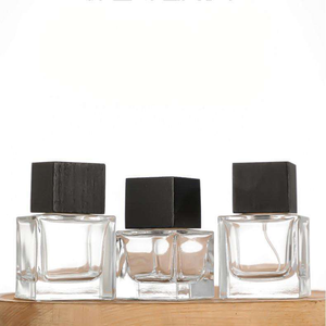 Botella de Perfume Cuadrada de Vidrio de Lujo de 50 ml con Tapa de Madera - Product Image 5
