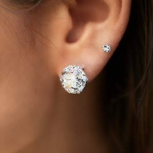 Orecchini a lobo classici rotondi con zirconi da 9 mm con montatura a griffe per donna, gioielli alla moda per matrimoni, in lega - Product Image 2