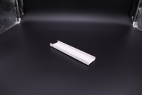 Fabricant Profilé en PVC blanc en forme de U avec trou de traitement Fente pour carte de support carrée en plastique PVC