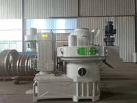 Meilleure machine à granulés à matrice plate pour sciure de bois avec moteur de 150 kW, capacité de 1 à 1,5 T/H