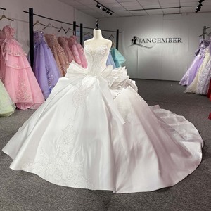 1576 ชุดแต่งงานผ้าซาตินสีงาช้างสุดเก๋ แต่งลูกไม้ลายหวาน พร้อมระบาย - Product Image 2