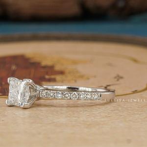 Anillos de diamantes de joyería fina con diseños artísticos exquisitos y diamantes brillantes creados para exhibir lujo - Product Image 2