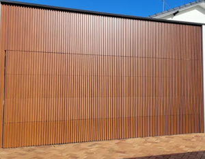 Système <span class=keywords><strong>de</strong></span> <span class=keywords><strong>porte</strong></span> <span class=keywords><strong>de</strong></span> <span class=keywords><strong>garage</strong></span> moderne en aluminium à isolation thermique sur mesure, avec fonction grill pliable et surveillance à distance - Product Image 4