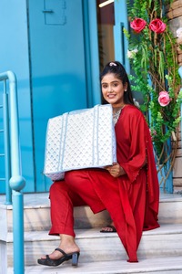 กระเป๋าโท้ทสะพายไหล่ลายดอกไม้ทำมือพิมพ์ลายผ้าฝ้ายสีขาวน้ำหนักเบาเป็นมิตรต่อสิ่งแวดล้อม - Product Image 2