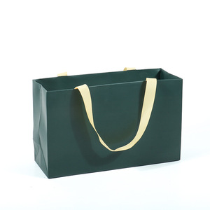 กระเป๋าของขวัญกระดาษศิลปะกันน้ำตาดีไซน์ตามต้องการปั๊มร้อนริบบิ้นพิมพ์โลโก้ออกแบบได้ตามต้องการ - Product Image 3