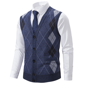 Nouvelle Arrivée Gilet <span class=keywords><strong>en</strong></span> <span class=keywords><strong>Laine</strong></span> Tricoté Doux Style Preppy Col V Personnalisé OEM Motif Argyle Confortable Sans Manches Vintage pour Hommes - Product Image 4