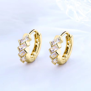 Pendientes de tuerca de moissanita VVS GRA de corte redondo con diseño de cola de pez de líneas simples, rellenos de oro de 14K, joyería de uso diario para mujer - Product Image 2