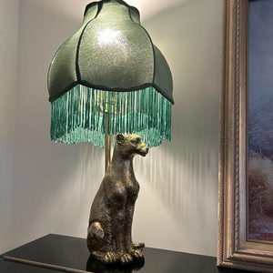 โคมไฟตั้งโต๊ะลายเสือดาวสไตล์เรโทร ทำจากเรซิ่น สำหรับตกแต่งบ้าน พร้อมโคมไฟผ้ากำมะหยี่สีเขียว ใช้หลอดไฟ LED มาตรฐาน CE/UL - Product Image 4