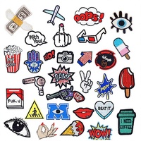 Badge rectangulaire personnalisé en feutre non tissé brodé en 3D, thermocollant ou à coudre, avec motif rose, pour vêtements, sacs et chapeaux