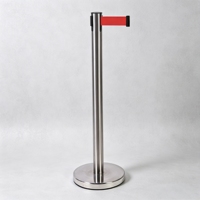 Barrière de sécurité en acier inoxydable pour le contrôle des foules à l'aéroport avec sangle rétractable
