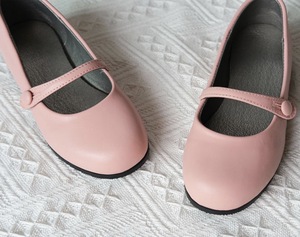 รองเท้าเจ้าหญิงหนังวัวแท้ทำมือสไตล์เรโทรสำหรับเด็กผู้หญิง อายุ 6 ปี  แบบแมรี่เจน กันลื่น ใส่ได้กับทุกชุด - Product Image 3