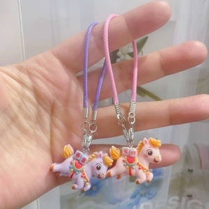 Venta al por mayor de fábrica, <span class=keywords><strong>precio</strong></span> bajo, <span class=keywords><strong>miniatura</strong></span> de poni, llavero creativo, accesorios de decoración para teléfono móvil, colgante para bolso de niñas - Product Image 3