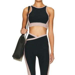 Soutien-gorge de sport pour femme à col montant, personnalisable avec logo, respirant, noir avec couleur contrastante, idéal pour la gym et le yoga - Product Image 1