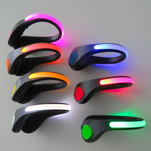 Lumières LED <span class=keywords><strong>pour</strong></span> Chaussures d'Enfants à Clip Réglable – Écologiques <span class=keywords><strong>pour</strong></span> <span class=keywords><strong>la</strong></span> Course Nocturne, le Vélo, <span class=keywords><strong>la</strong></span> Sécurité, <span class=keywords><strong>la</strong></span> Marche et les Événements - Product Image 1
