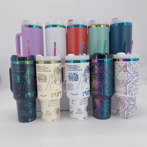 Vaso de acero inoxidable al vacío personalizado de 40oz con asa y iones de paja/chapado en oro para viajes - Product Image 1