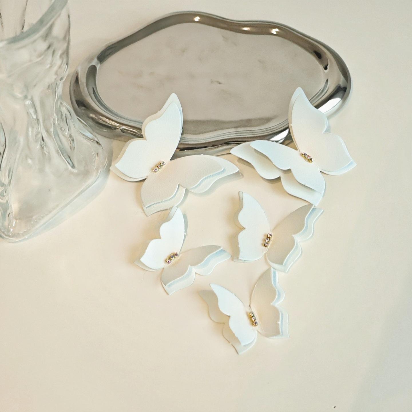 สีฟ้าอ่อน (ประดับเพชร)