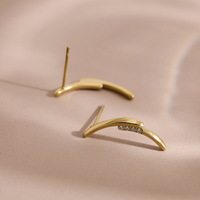 Boucles d'oreilles clous en acier inoxydable plaqué or 18 carats avec zircon cubique pour femme, bande incurvée, style minimaliste, délicates, cadeau de fête, vente en gros, OEM