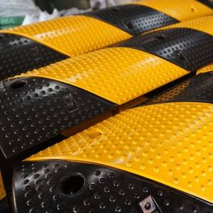 आसान-से-स्थापित 1000*300*60 मिमी पीला + काले गति की कार सड़क ब्रेक में 30 मीटर/एस यातायात सुरक्षा रबर - Product Image 3