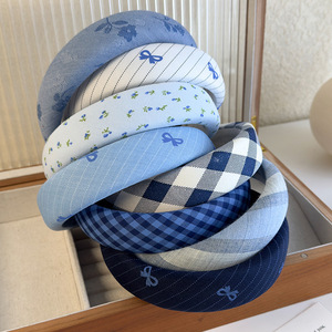 Vente en gros de bandeaux bleu à carreaux pour maquillage, bandeau rembourré en éponge à rayures, bandeau pour cheveux, bandeau en tissu à fleurs pour femmes et filles - Product Image 3
