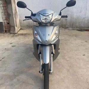 Moto à cadre ouvert de 110 cm³ à faible cylindrée, économique en carburant, idéale pour les trajets quotidiens - Product Image 3