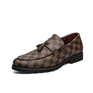 नवीनतम शैली उच्च गुणवत्ता पर्ची-ऑन टैसल्स लोफर्स रेट्रो फैशन डिजाइनर पुरुषों चमड़े के जूते जूते
