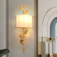 Lampe murale de chevet en laiton massif, style moderne et luxueux, design original et élégant pour salon et chambre à coucher