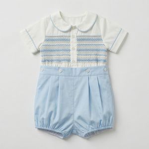 Combinaison smockée classique pour bébé garçon, tenue d'été, combinaison bleue à manches courtes avec smocks faits à la main, vêtements pour bébés de boutique - Product Image 1